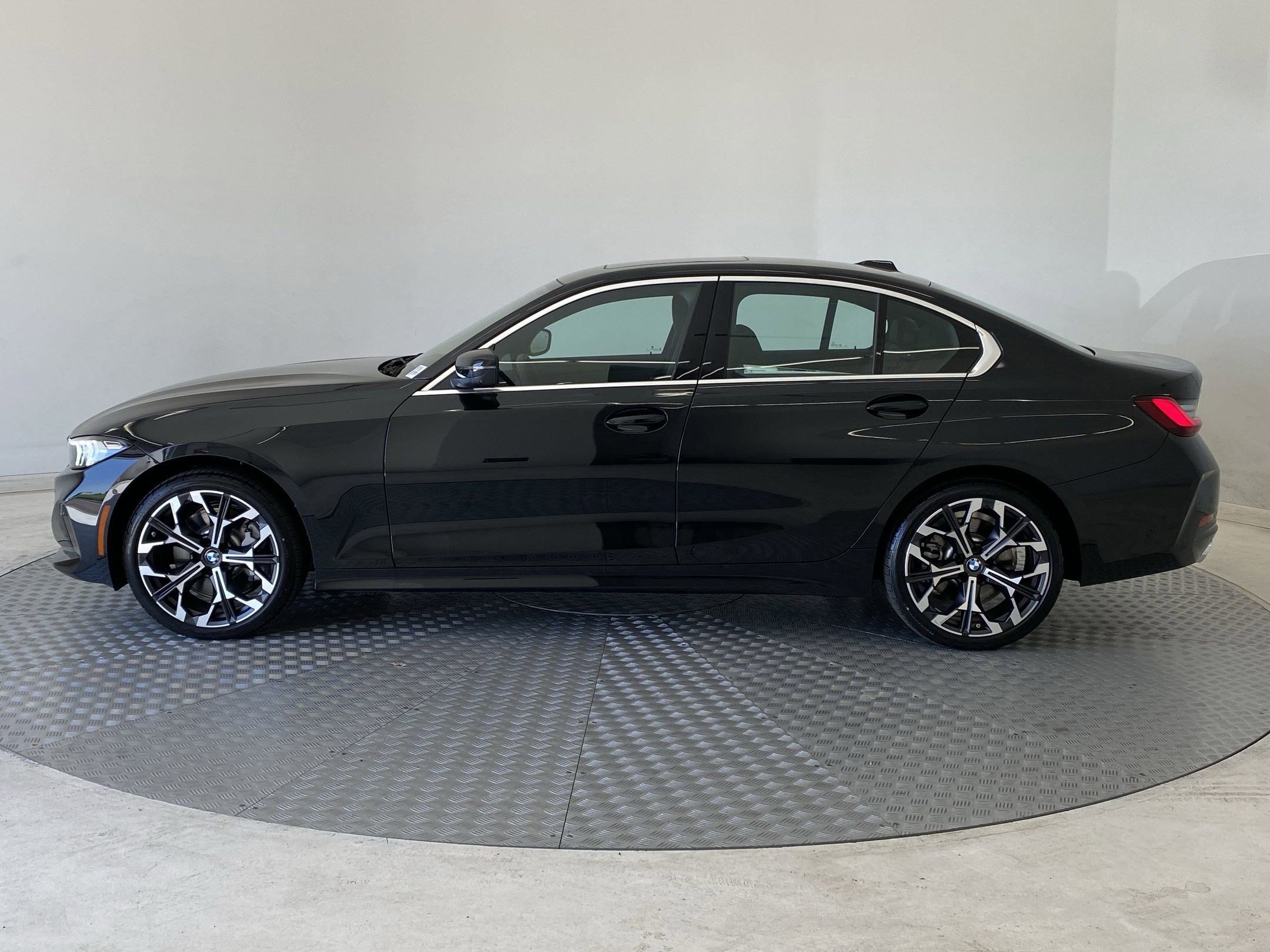 Used 2025 BMW 330i xDrive Sedan w/ Premium Package image 2