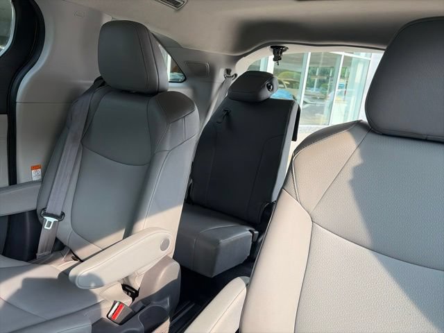 Used 2021 Toyota Sienna XLE w/ XLE Plus Package AWD/4WD image 28