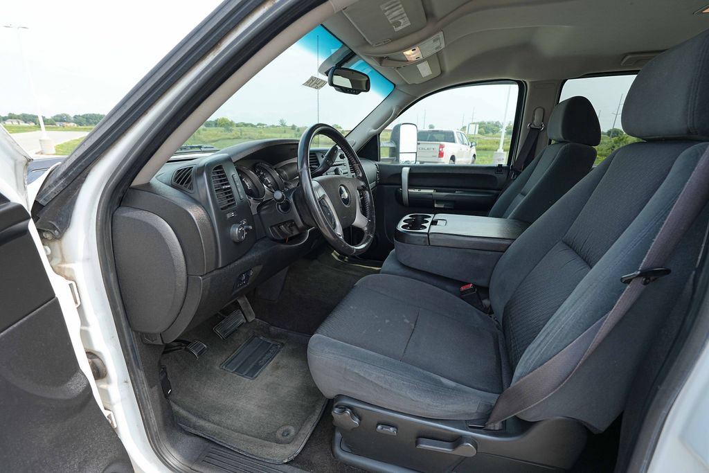 Used 2009 Chevrolet Silverado 2500 LT w/ Exterior Plus Package AWD/4WD image 10