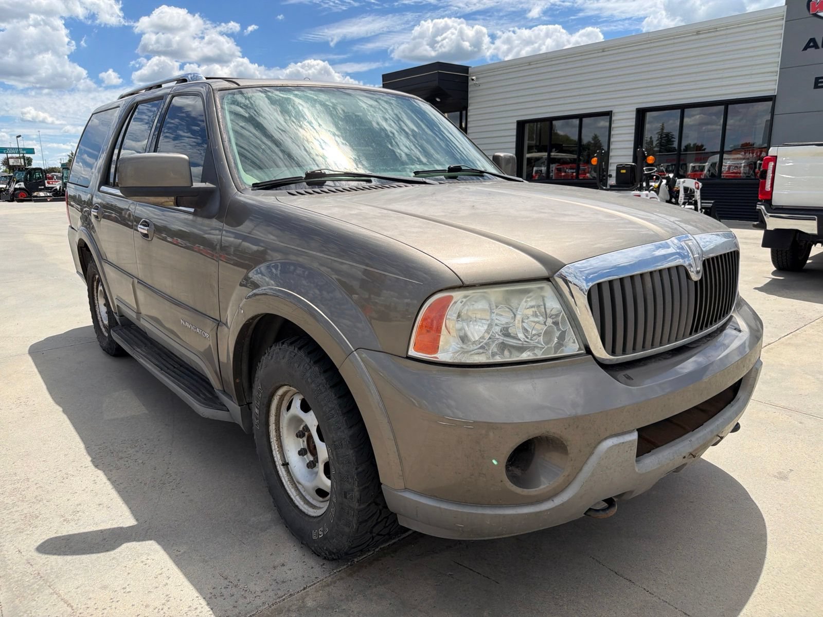 Used 2003 Lincoln Navigator Luxury AWD/4WD image 2