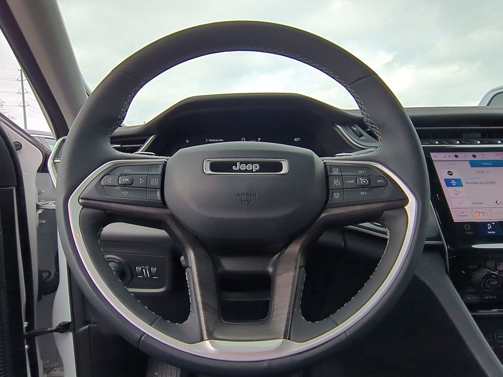 Used 2023 Jeep Grand Cherokee Limited w/ Luxury Tech Group II image 28