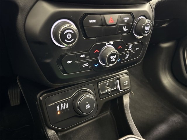 Used 2022 Jeep Renegade Latitude w/ Sun/Sound Group image 21