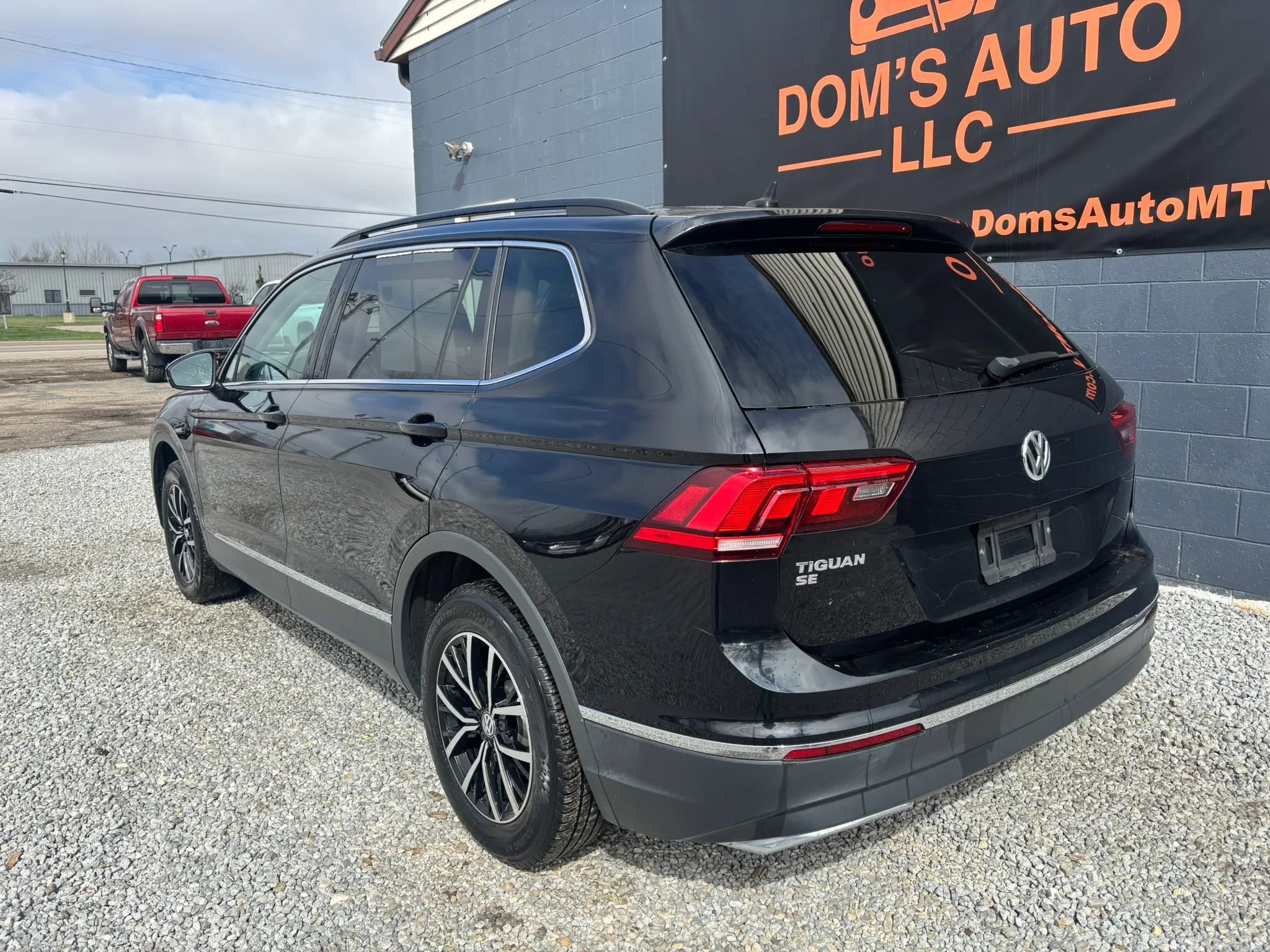 Used 2021 Volkswagen Tiguan S FWD image 3