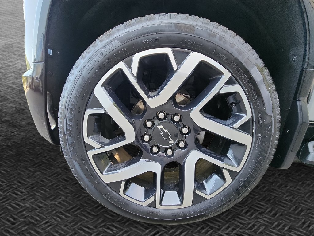Certified 2025 Chevrolet Silverado EV RST AWD/4WD image 13