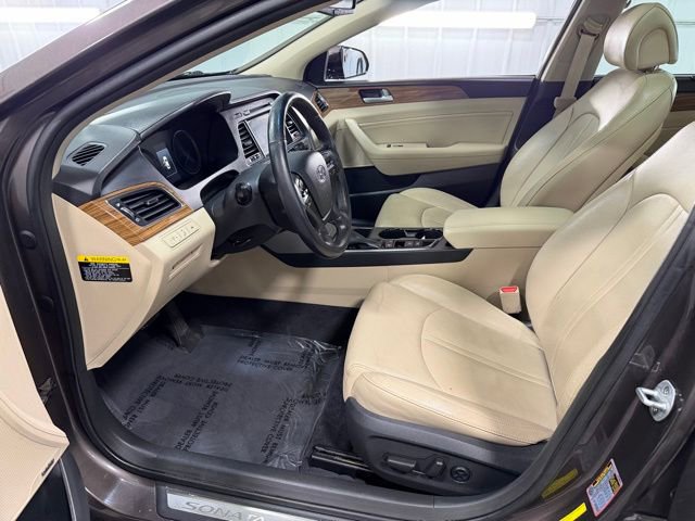 Used 2015 Hyundai Sonata Limited w/ Option Group 06 FWD image 11