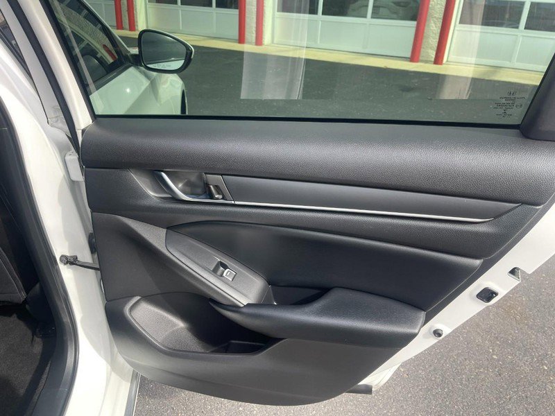 Used 2018 Honda Accord EX image 12