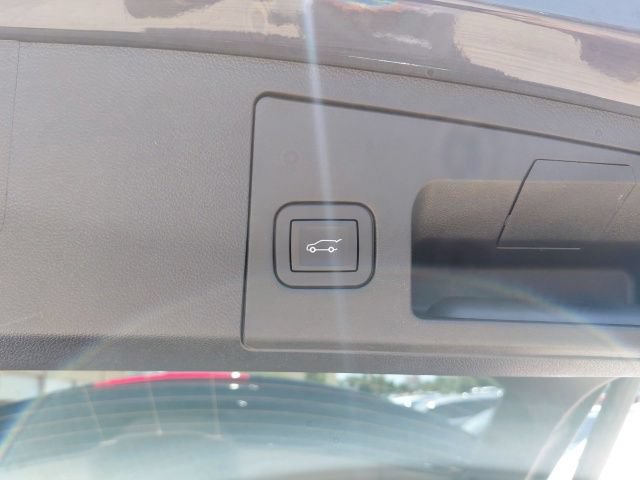 Used 2025 Cadillac XT4 Premium Luxury FWD image 34