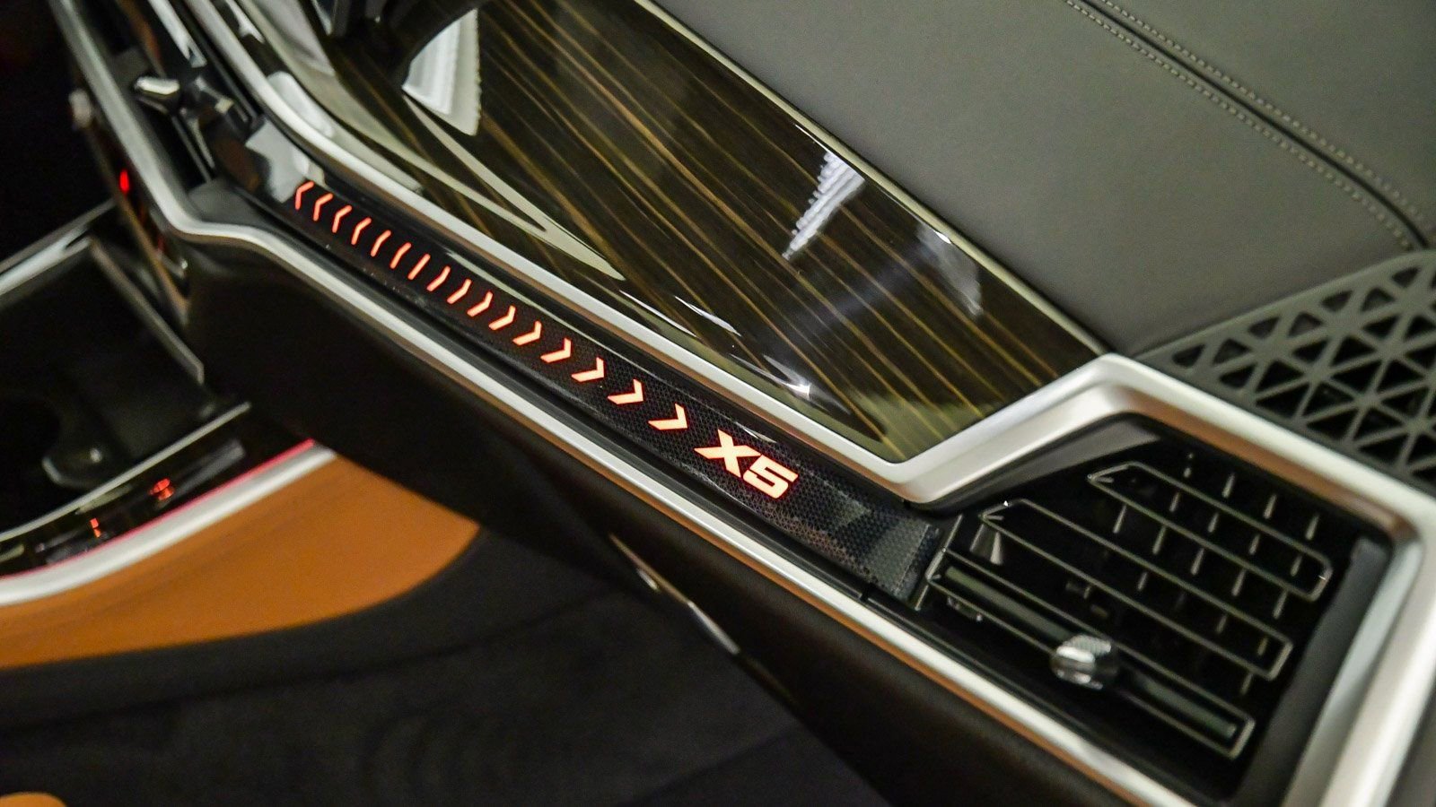 Certified 2024 BMW X5 xDrive40i w/ M Sport Package image 17