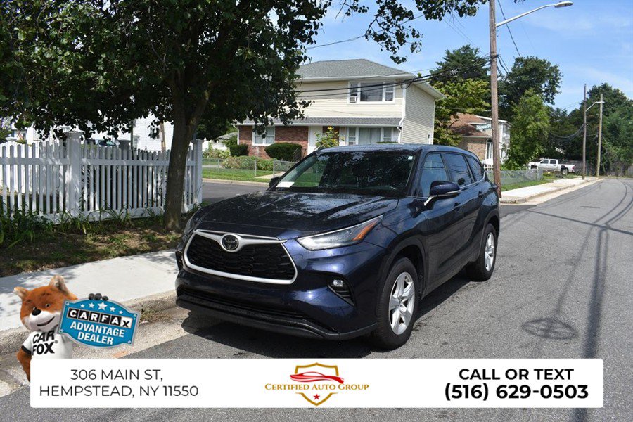 Used 2025 Toyota Highlander LE FWD image 2