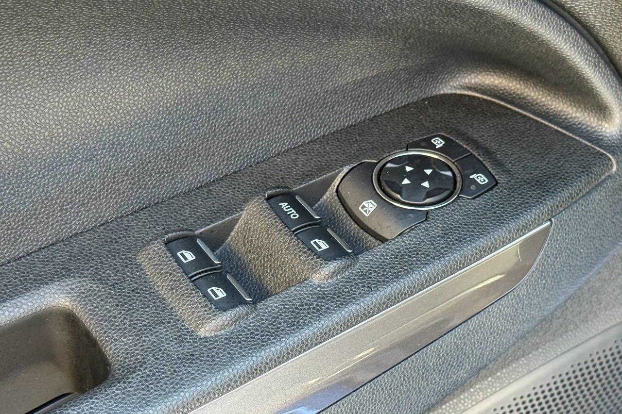 Used 2020 Ford EcoSport SES w/ SES Black Appearance Package image 23