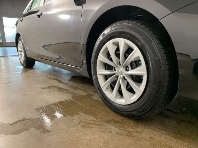 Used 2015 Toyota Camry LE image 6