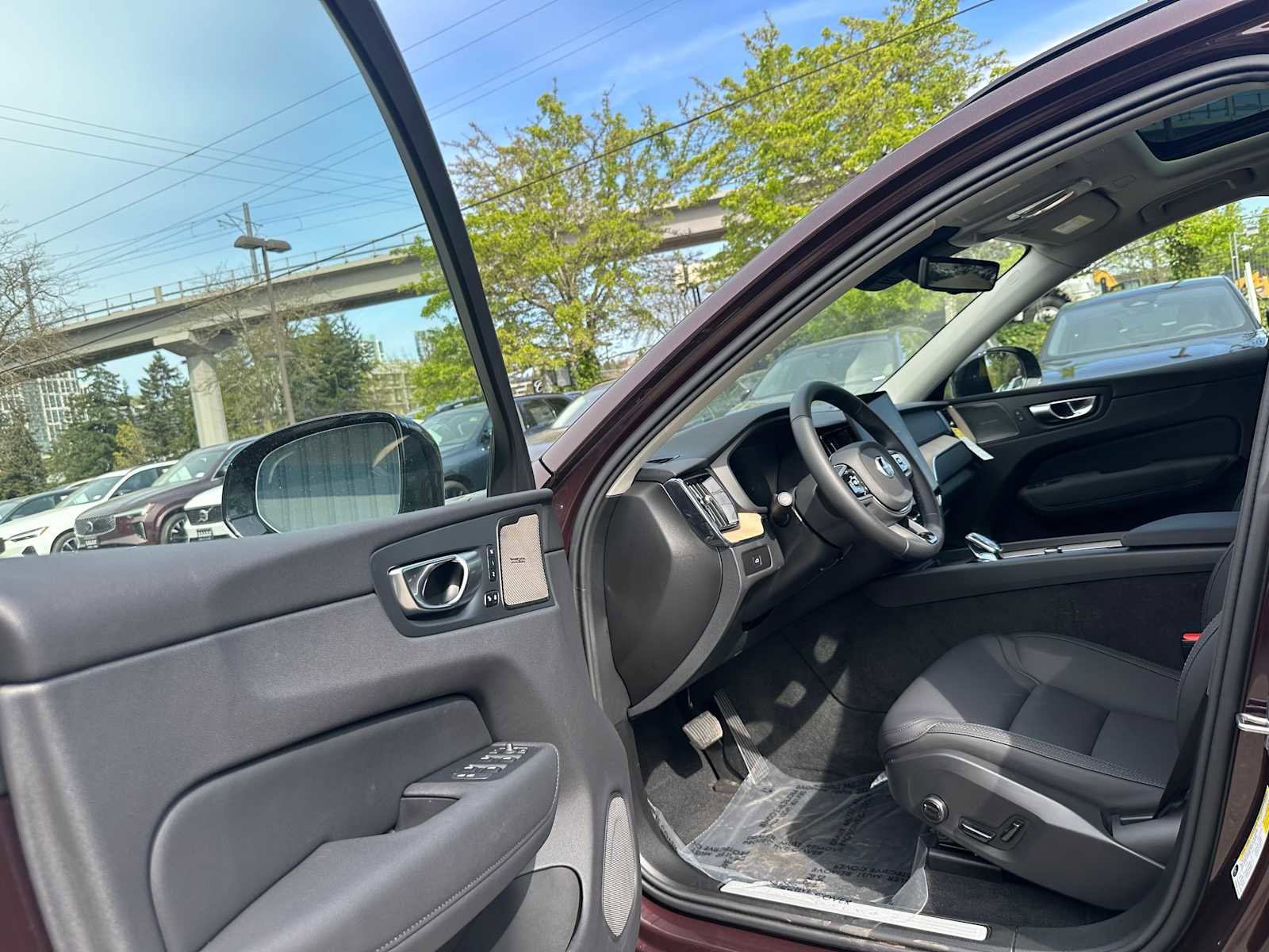 Used 2026 Volvo XC60 B5 Plus w/ Climate Package PRO image 20