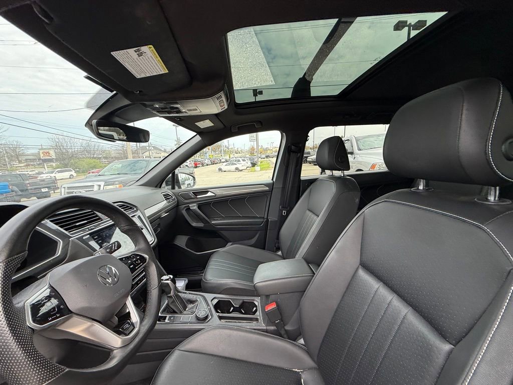 Used 2023 Volkswagen Tiguan SE R-Line image 12
