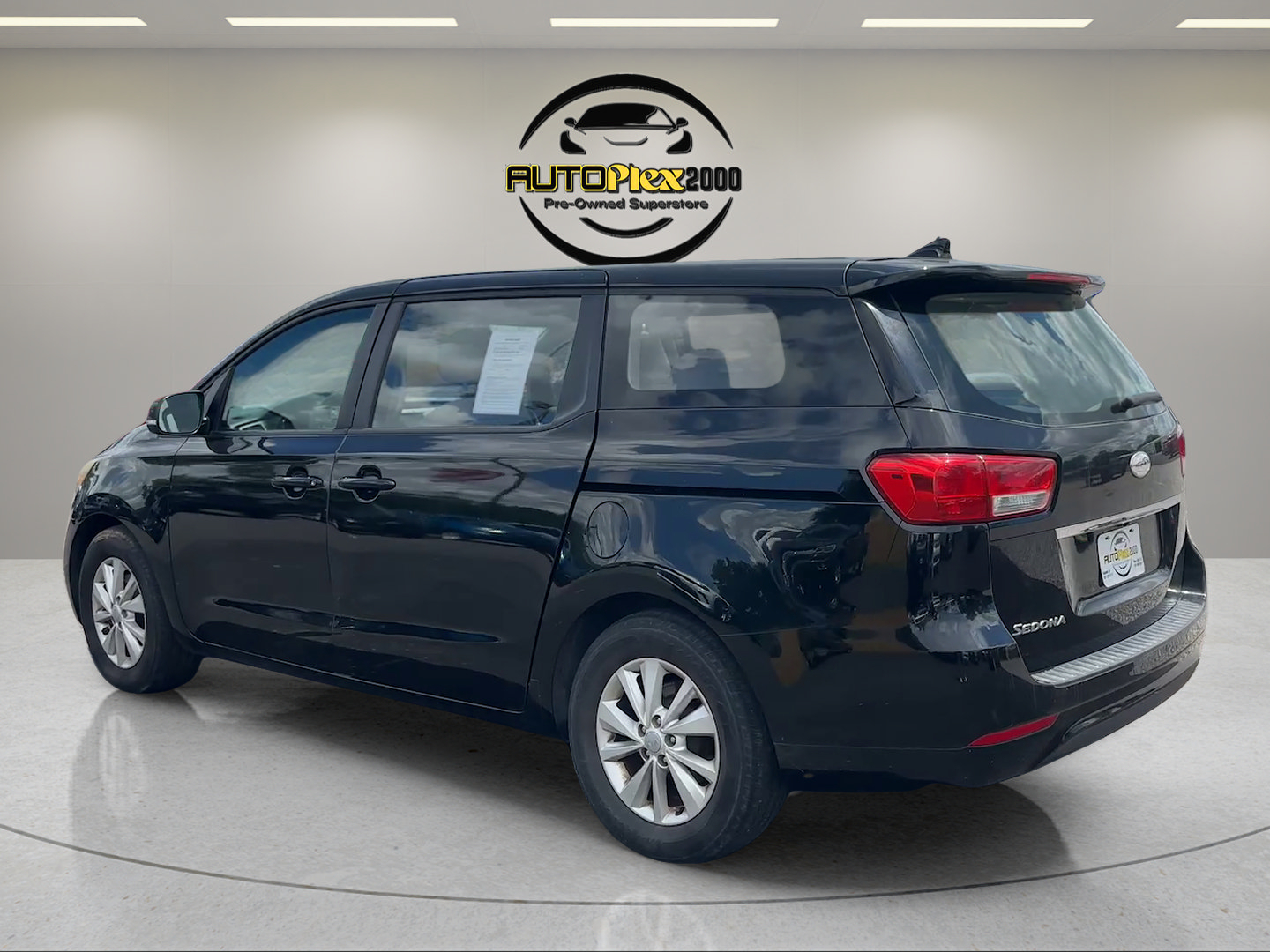 Used 2018 Kia Sedona L FWD image 5