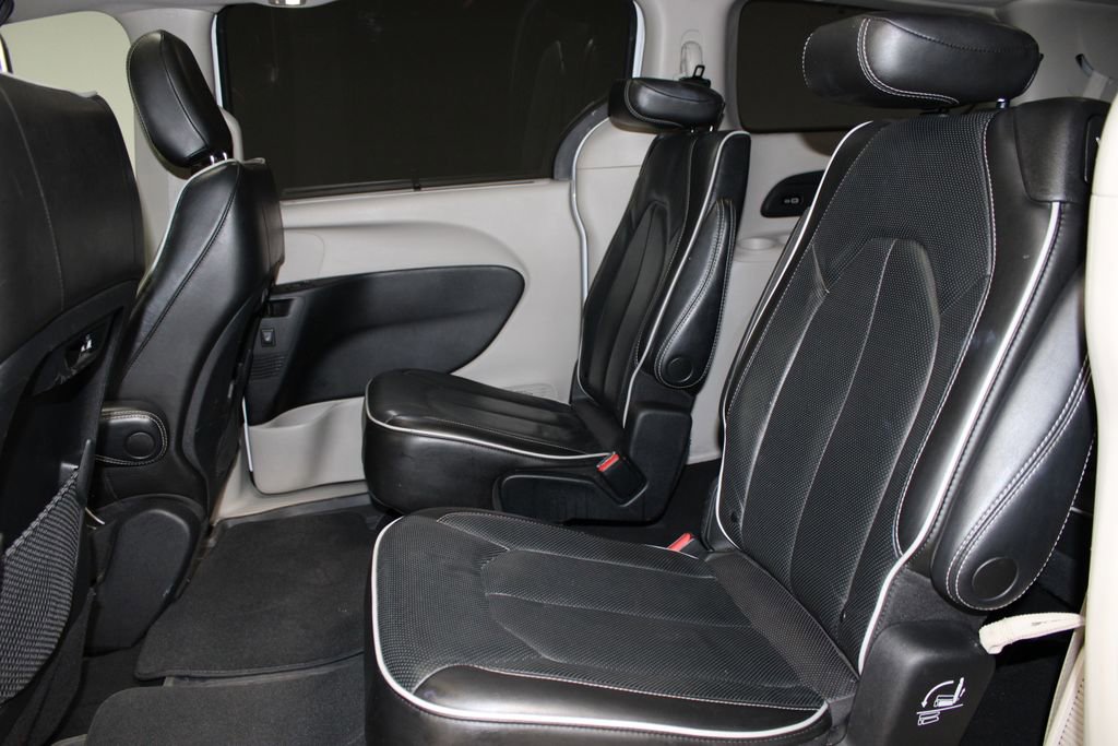 Used 2022 Chrysler Pacifica Limited image 25