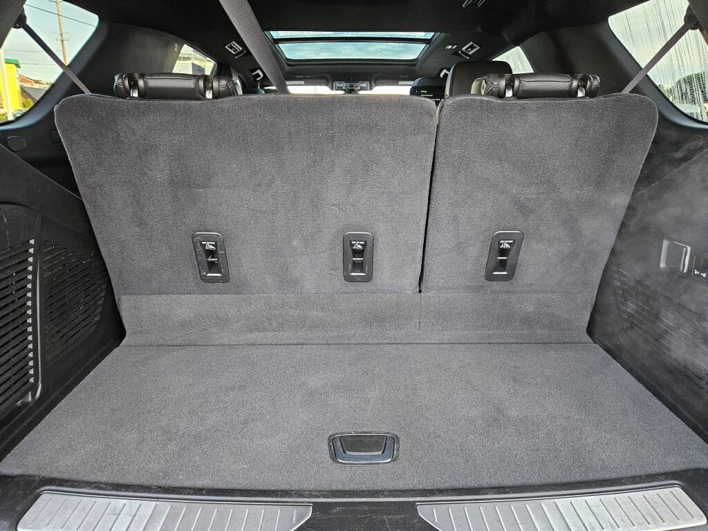 Used 2021 GMC Yukon Denali w/ Denali Premium Package image 12