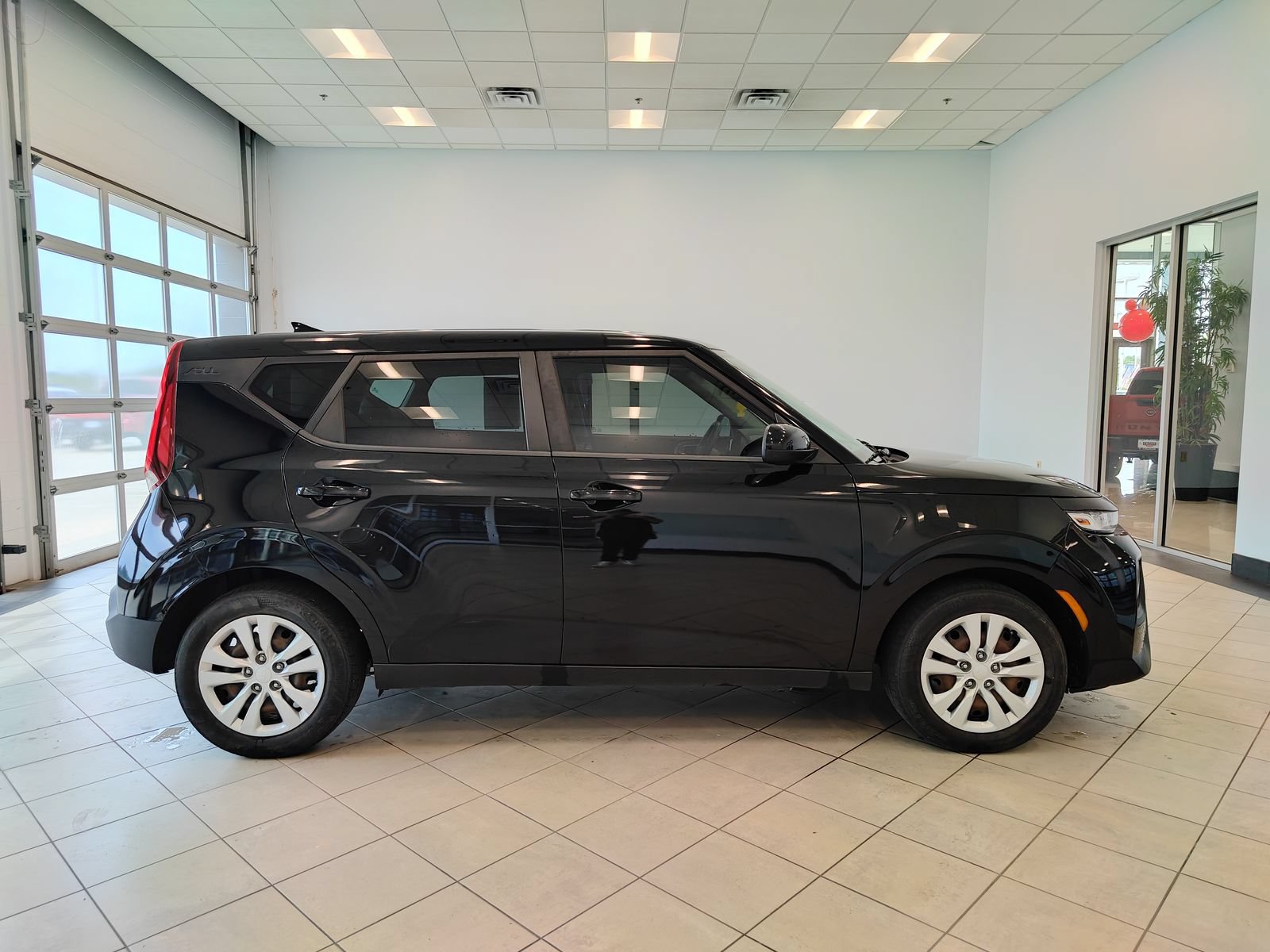 Used 2020 Kia Soul LX FWD image 2