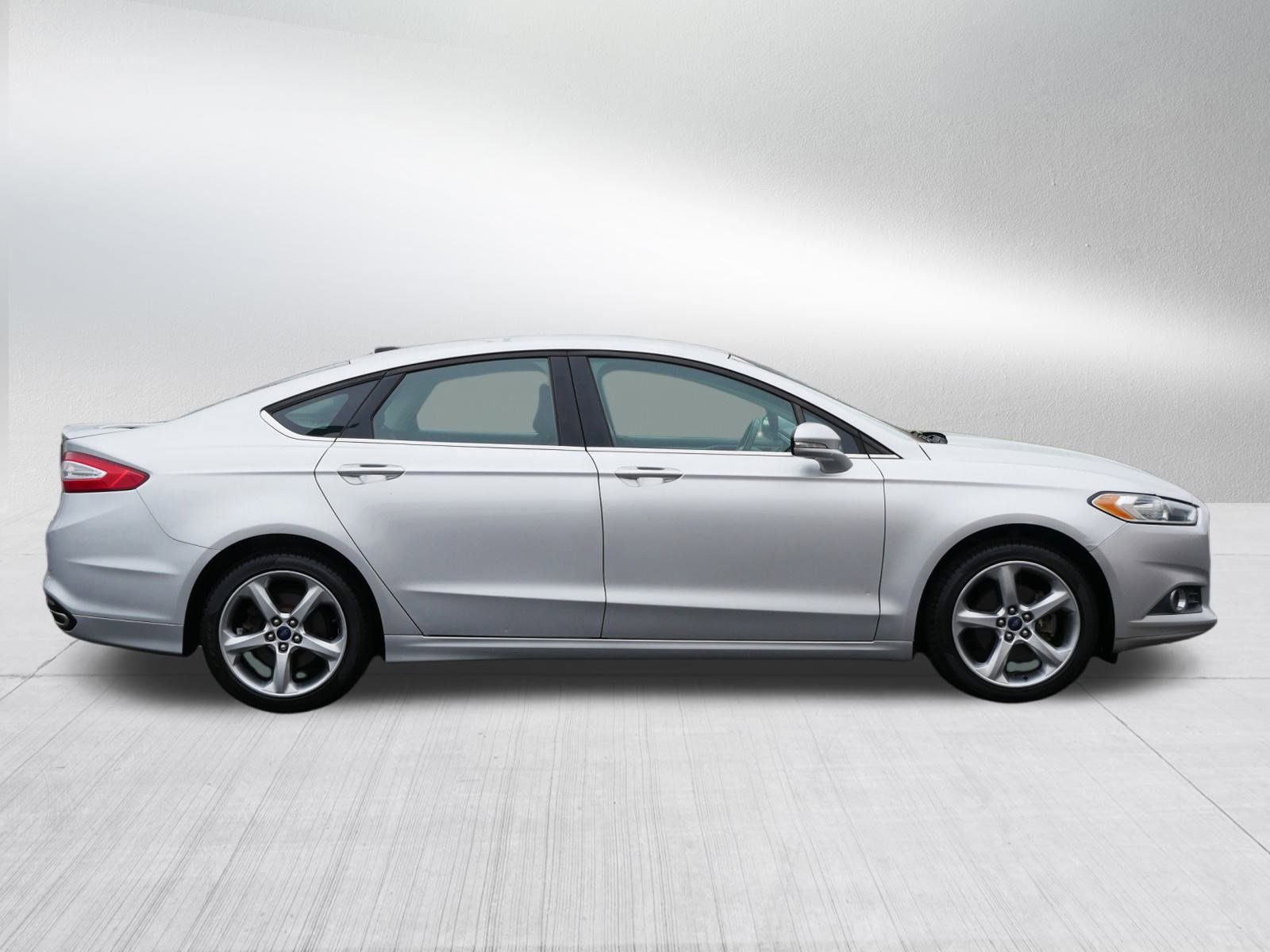 Used 2016 Ford Fusion SE image 8