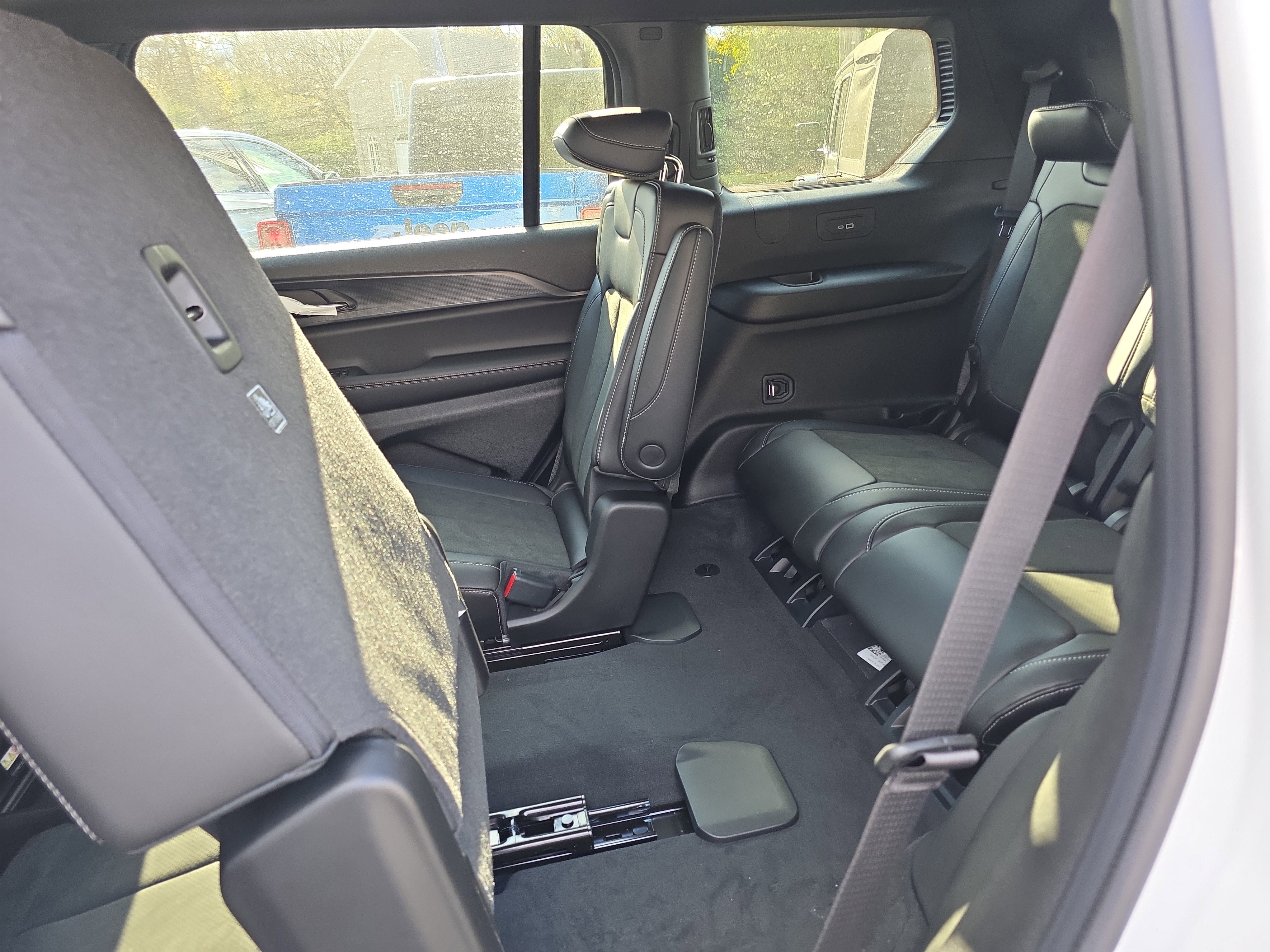 New 2025 Jeep Grand Cherokee L Altitude image 16