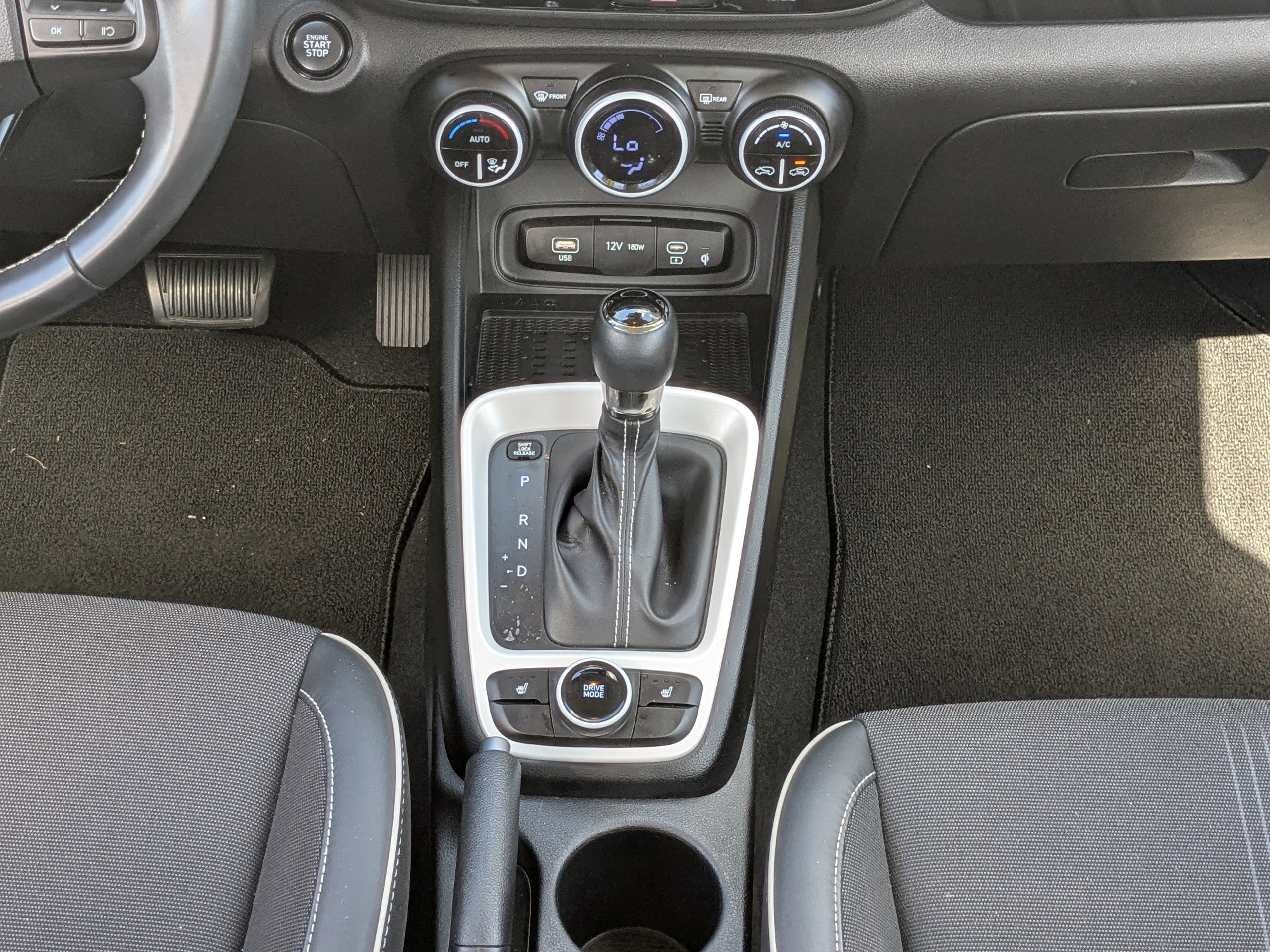 Used 2024 Hyundai Venue Limited image 18