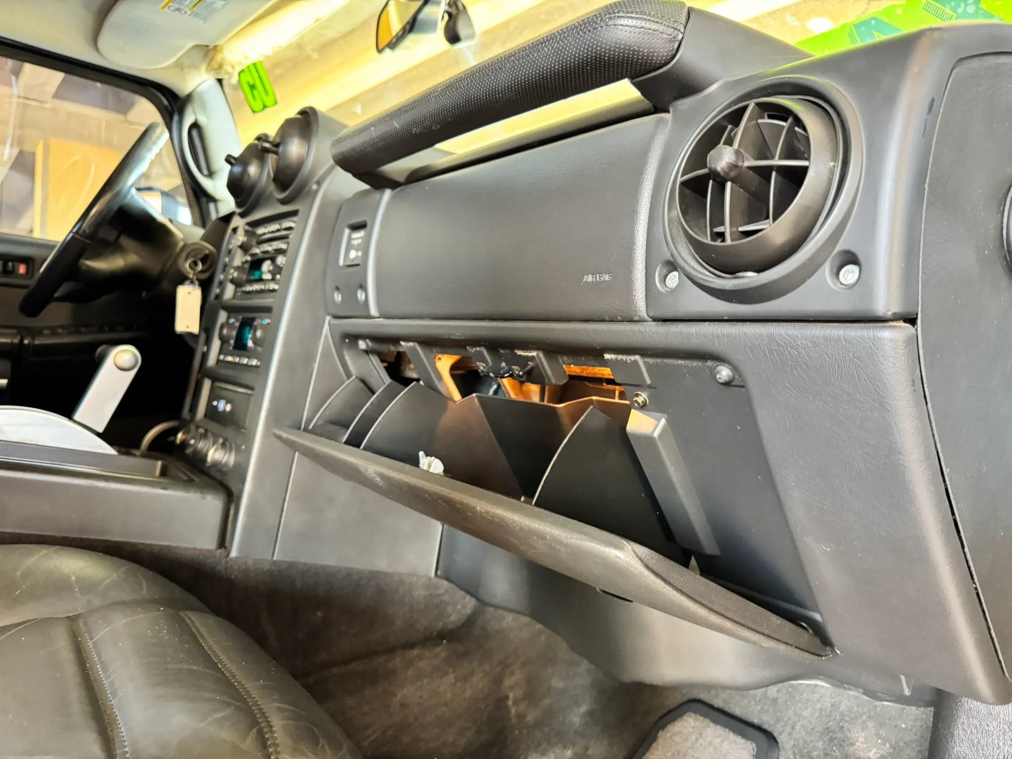 Used 2005 HUMMER H2 SUT w/ Preferred Equipment Group AWD/4WD image 28