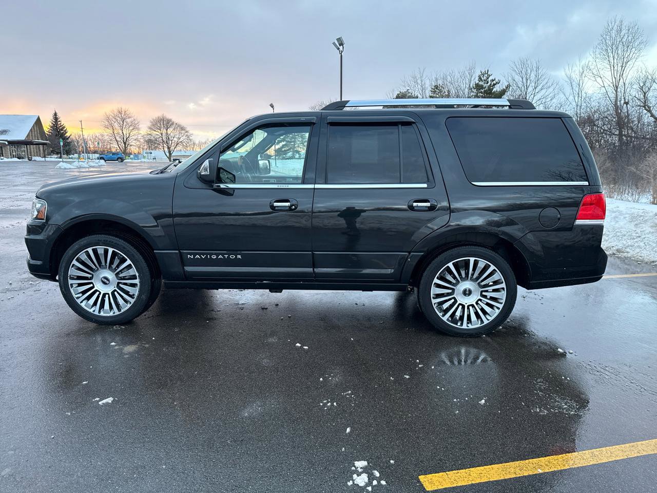 Used 2015 Lincoln Navigator 4WD 4dr image 8