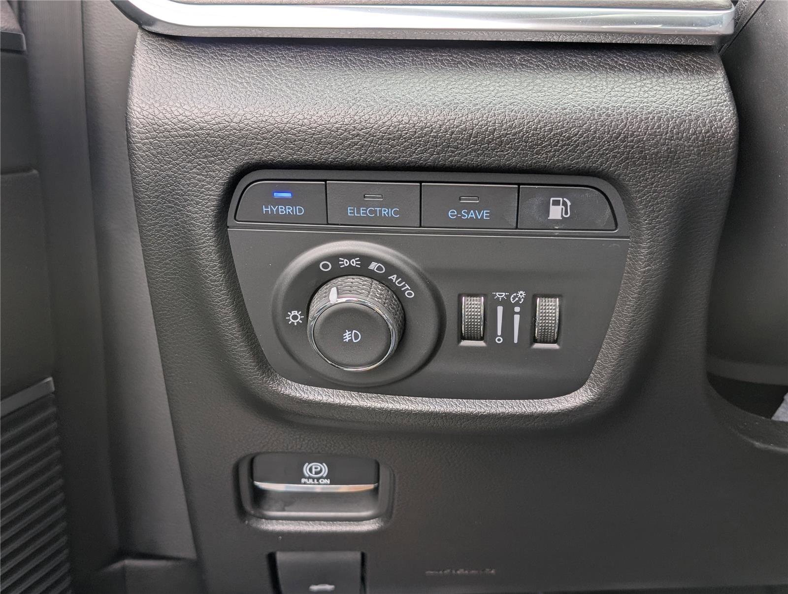 Used 2023 Jeep Grand Cherokee Overland w/ Advanced Protech Group III image 22