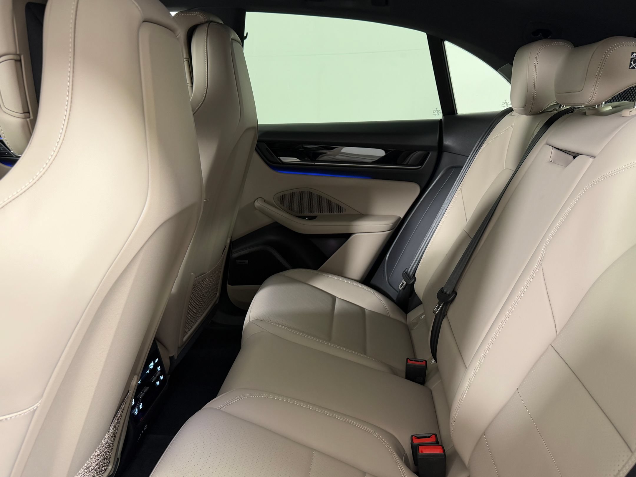 Used 2026 Porsche Macan Electric RWD image 29