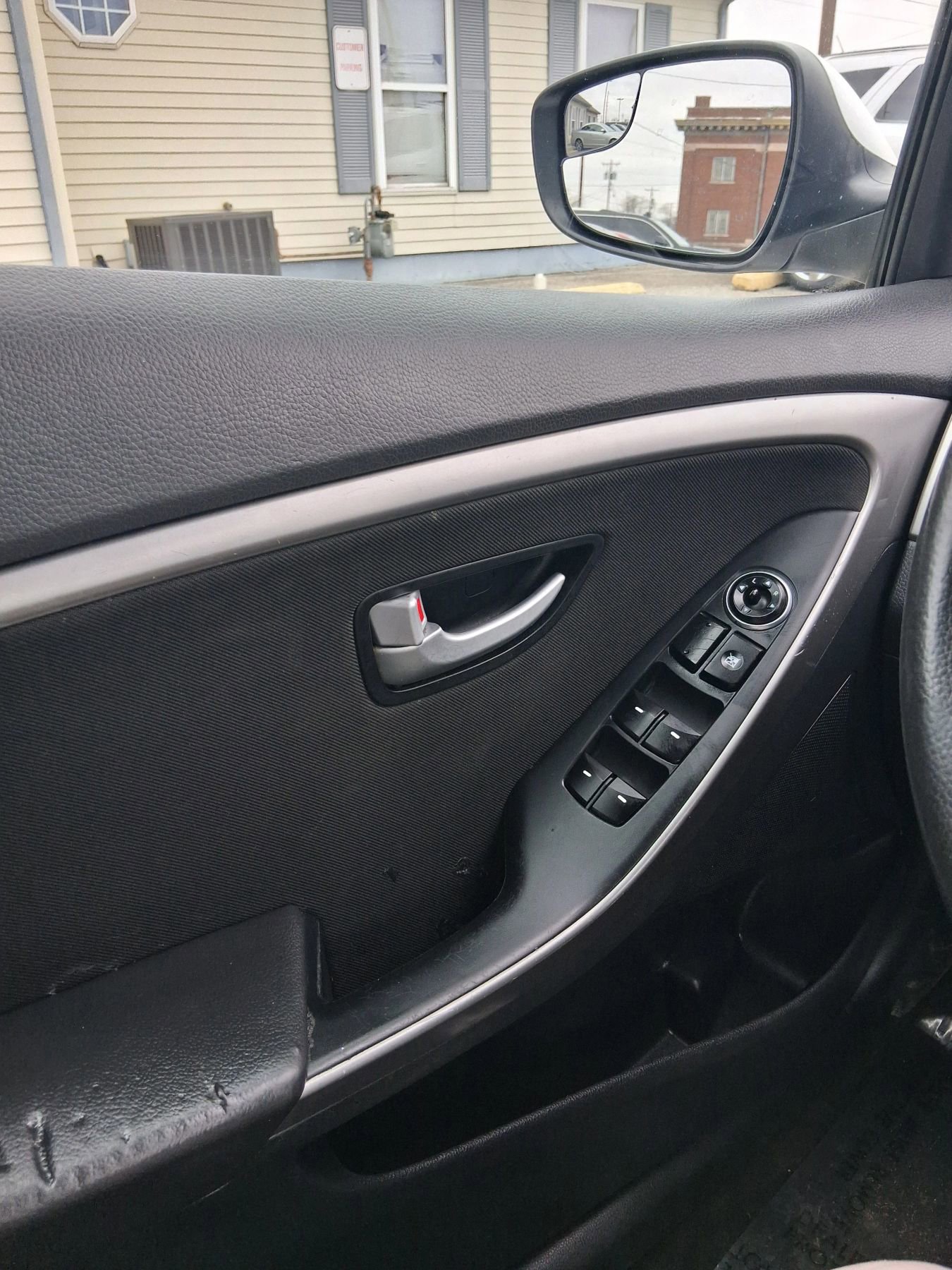 Used 2017 Hyundai Elantra GT image 10