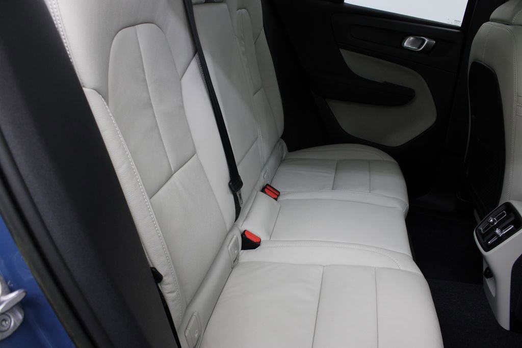 Used 2023 Volvo XC40 B4 Plus w/ Driver Assist Package image 22