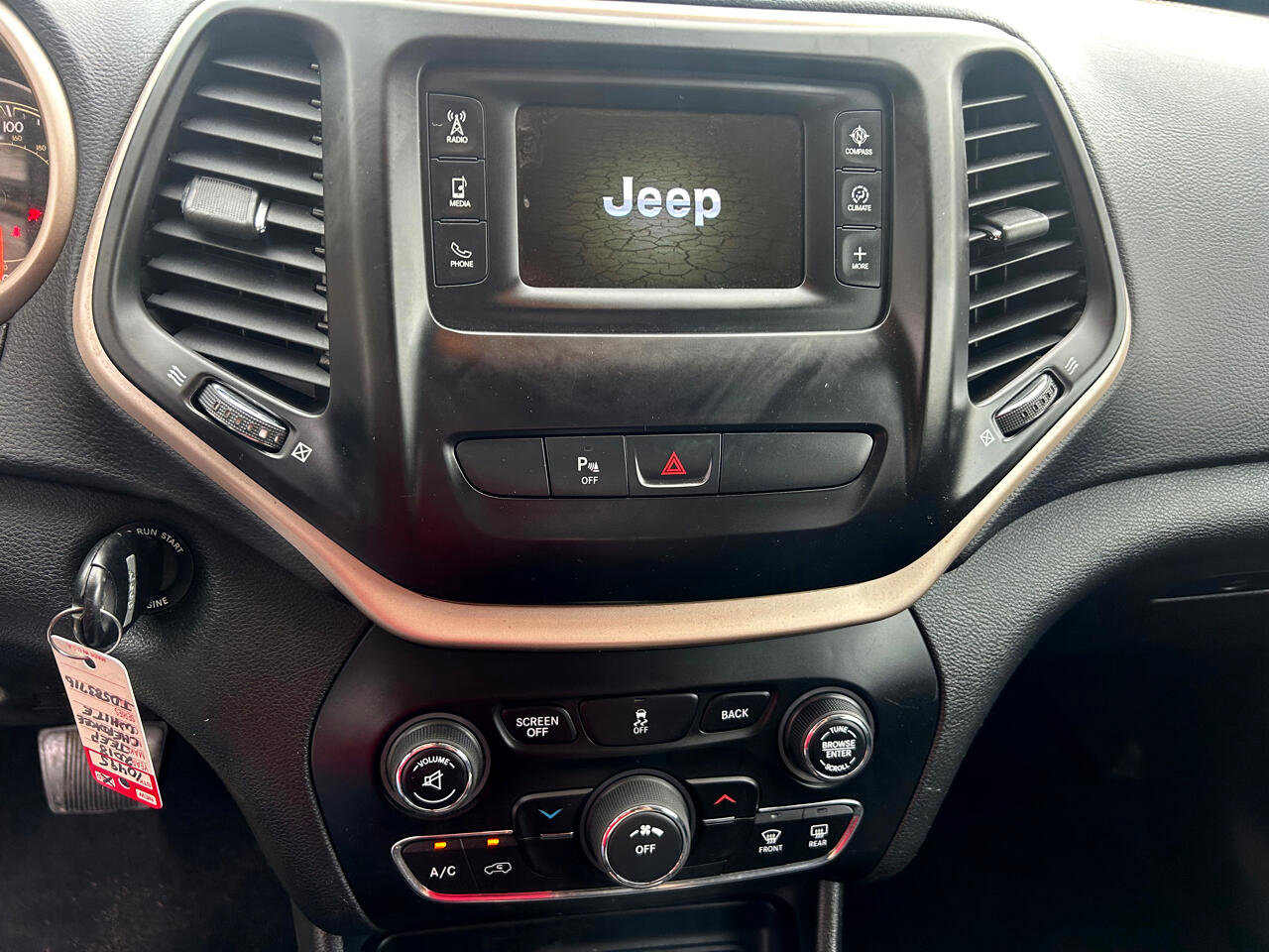 Used 2018 Jeep Cherokee Latitude w/ Mobile Office Group image 16