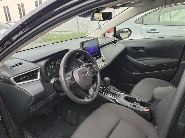 Used 2025 Toyota Corolla LE w/ LE Premium Package FWD image 11
