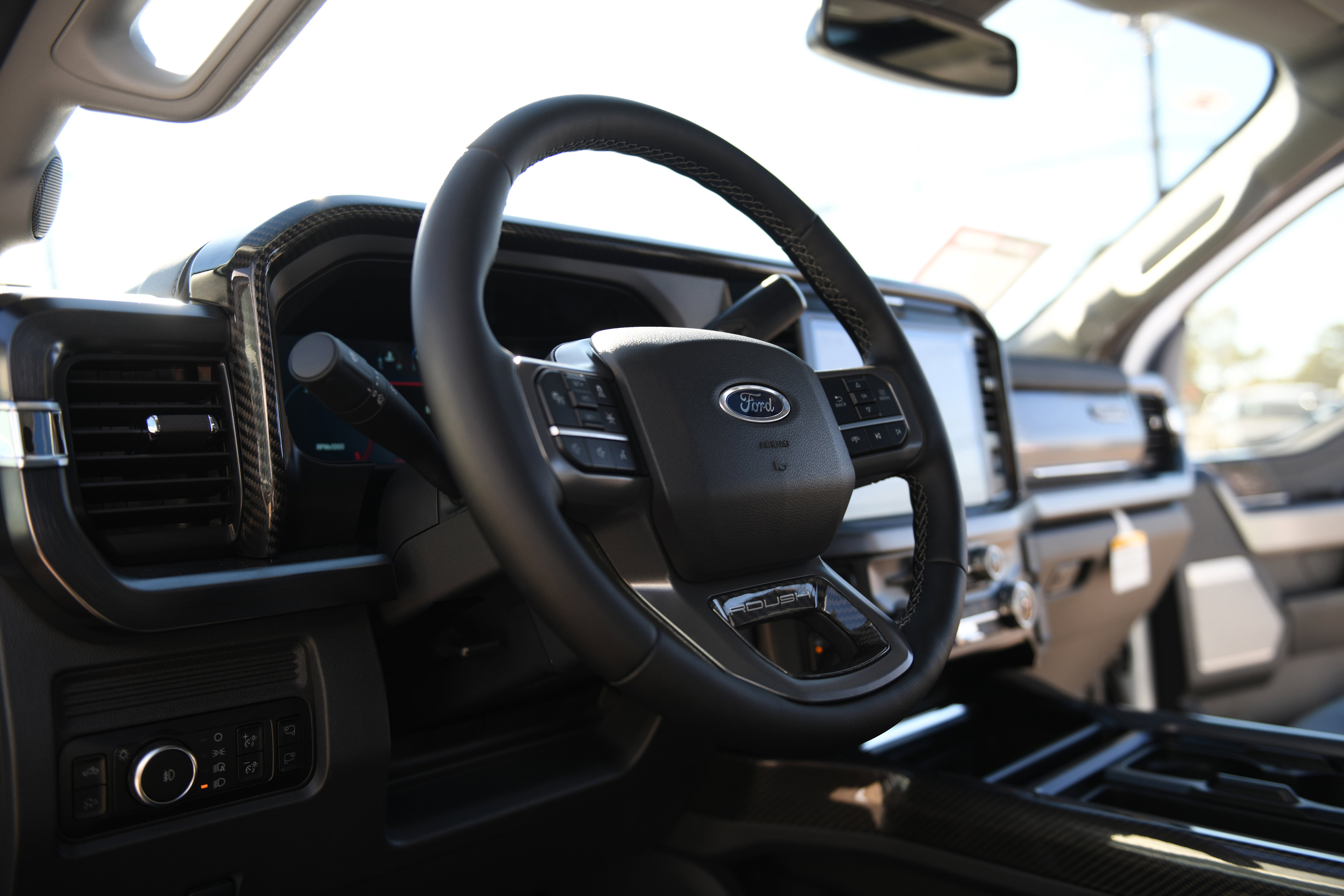 New 2026 Ford F250 Lariat w/ Black Appearance Package image 33