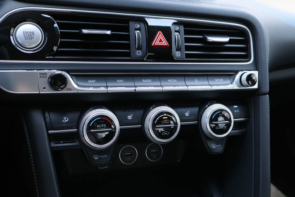 Used 2022 Genesis G70 2.0T image 16