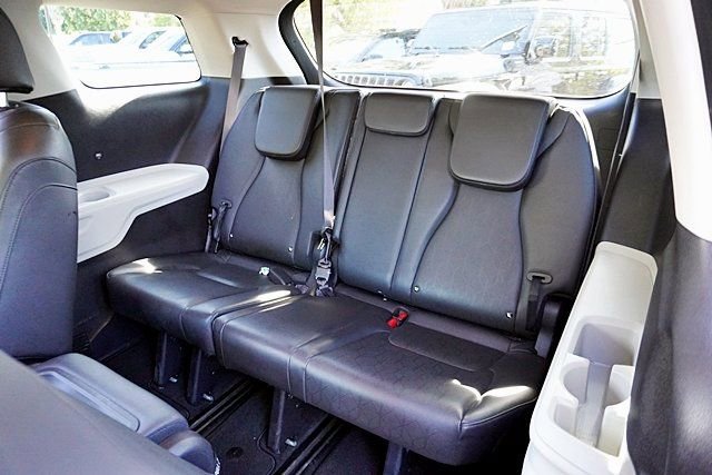 Used 2024 Kia Carnival LX FWD image 18