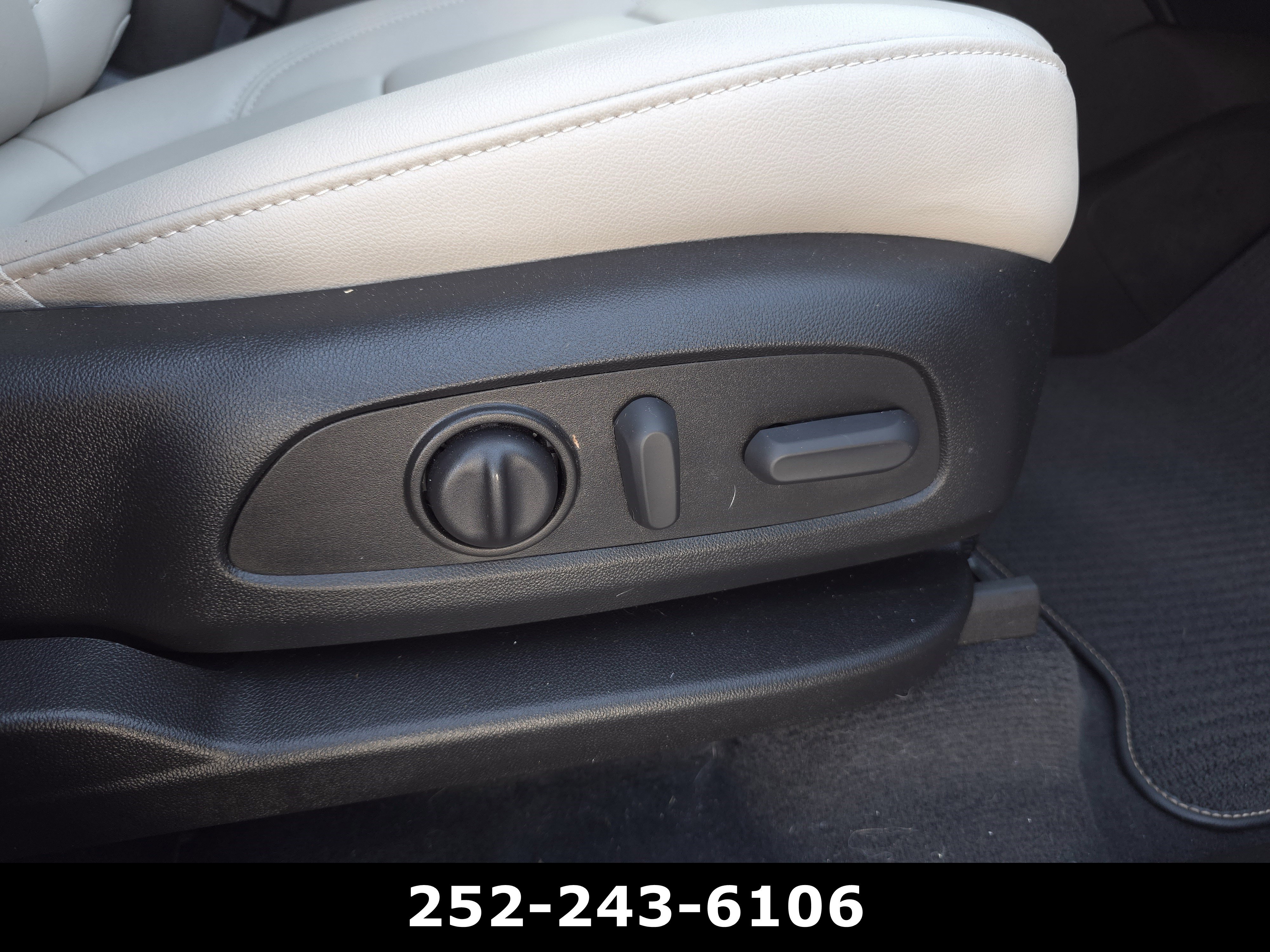 Used 2023 Chevrolet Traverse LT w/ LT Premium Package image 44