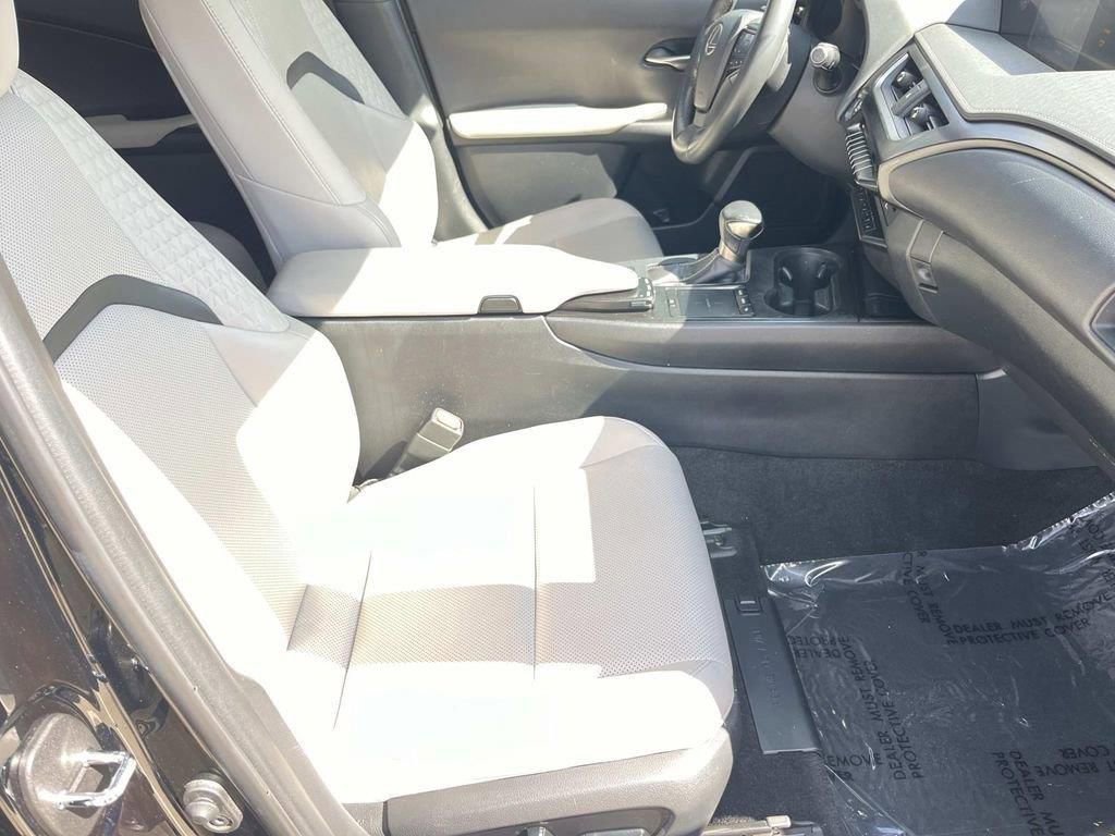 Used 2019 Lexus UX 200 w/ Premium Package image 23