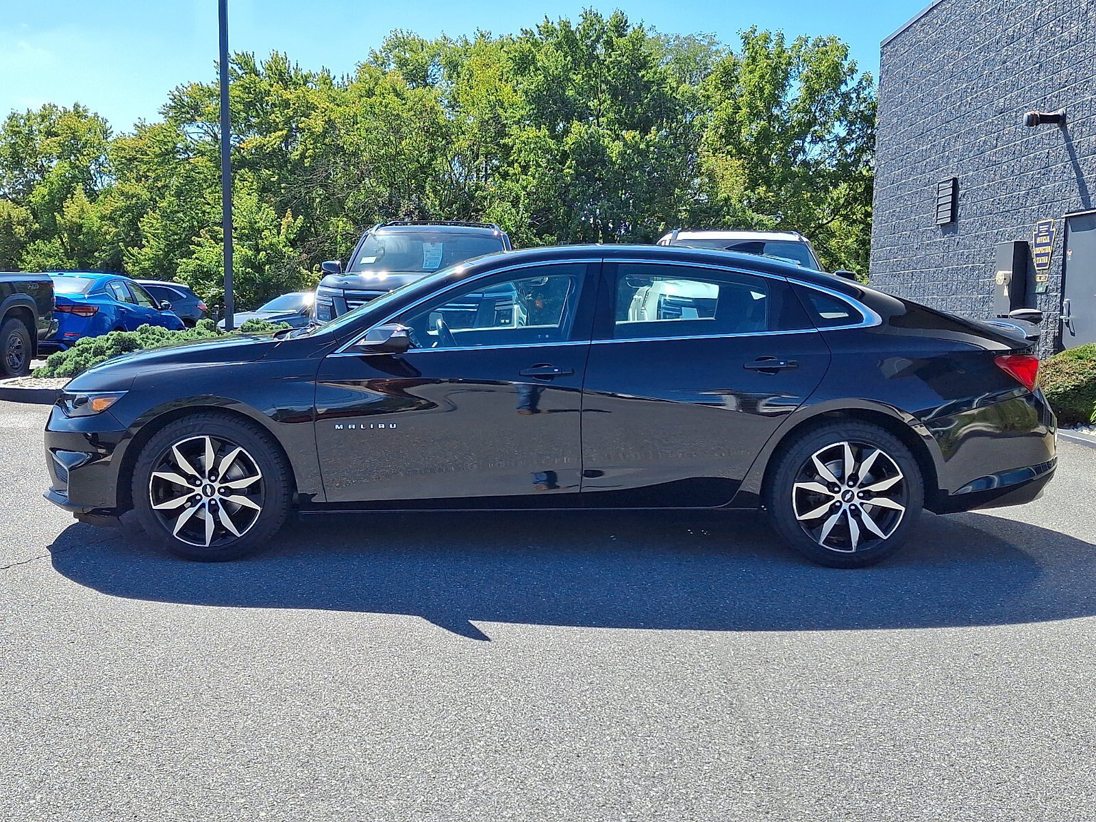Used 2018 Chevrolet Malibu LT FWD image 4