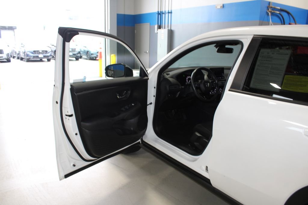 Used 2023 Honda HR-V Sport image 7