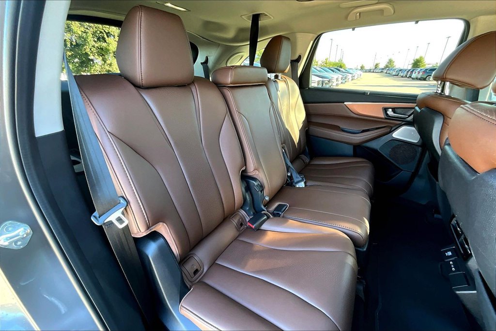 Certified 2025 Acura MDX w/ Technology Package FWD image 32