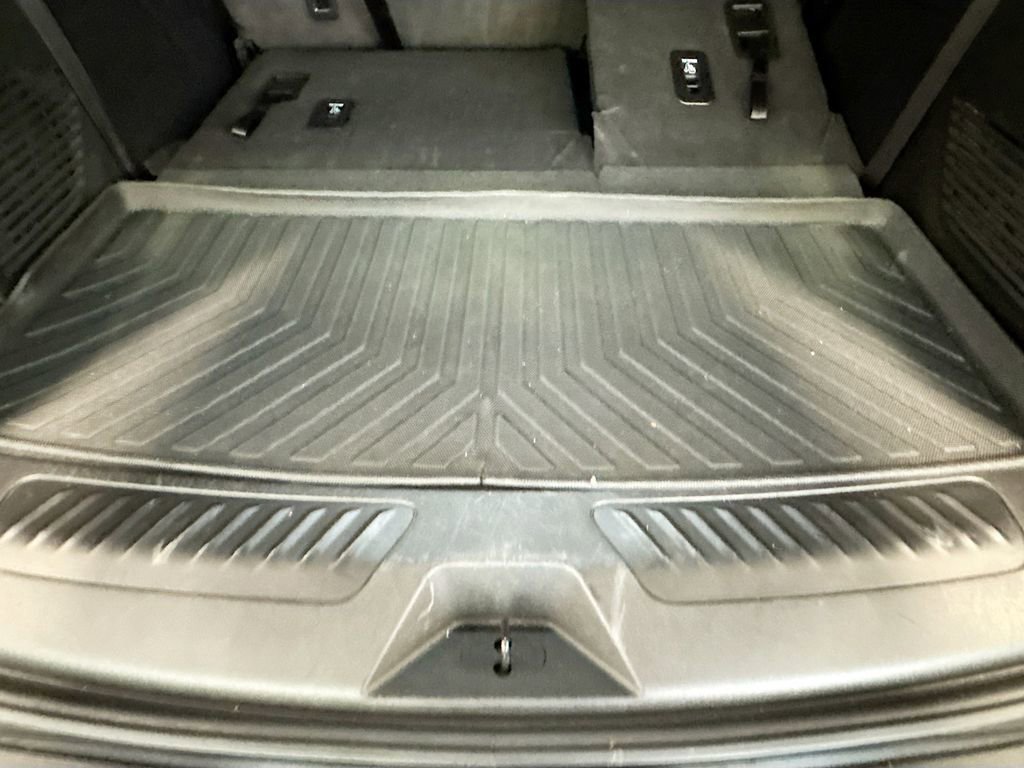 Used 2025 Chevrolet Tahoe LS image 21