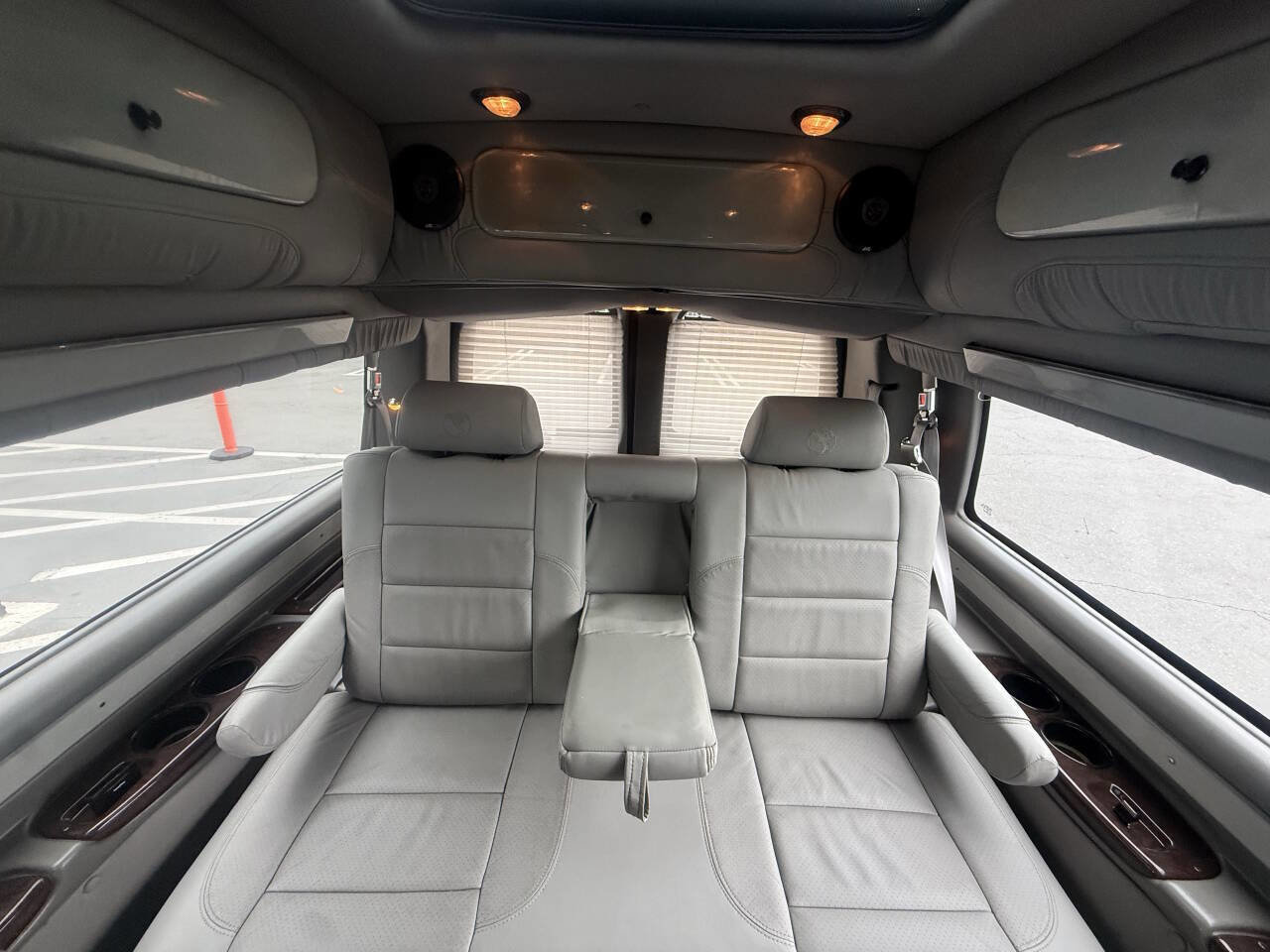 Used 2010 Chevrolet Express 2500 Extended w/ Preferred Equipment Group RWD image 20