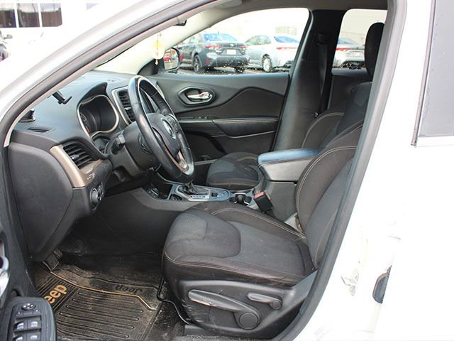 Used 2016 Jeep Cherokee Latitude w/ Cold Weather Group image 12