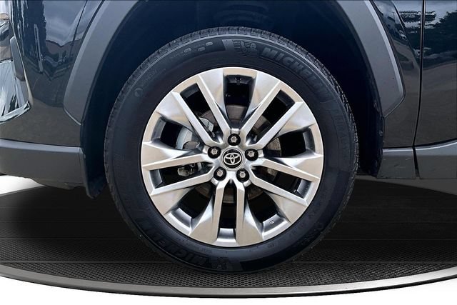 Used 2025 Toyota RAV4 XLE Premium w/ Weather Package AWD/4WD image 32