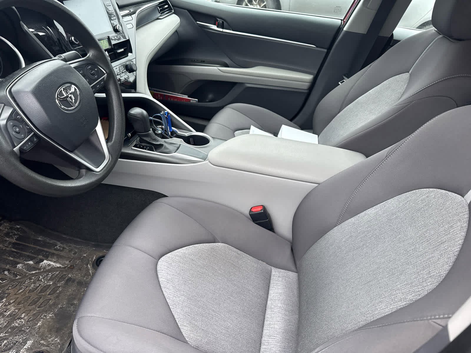 Used 2021 Toyota Camry LE image 8