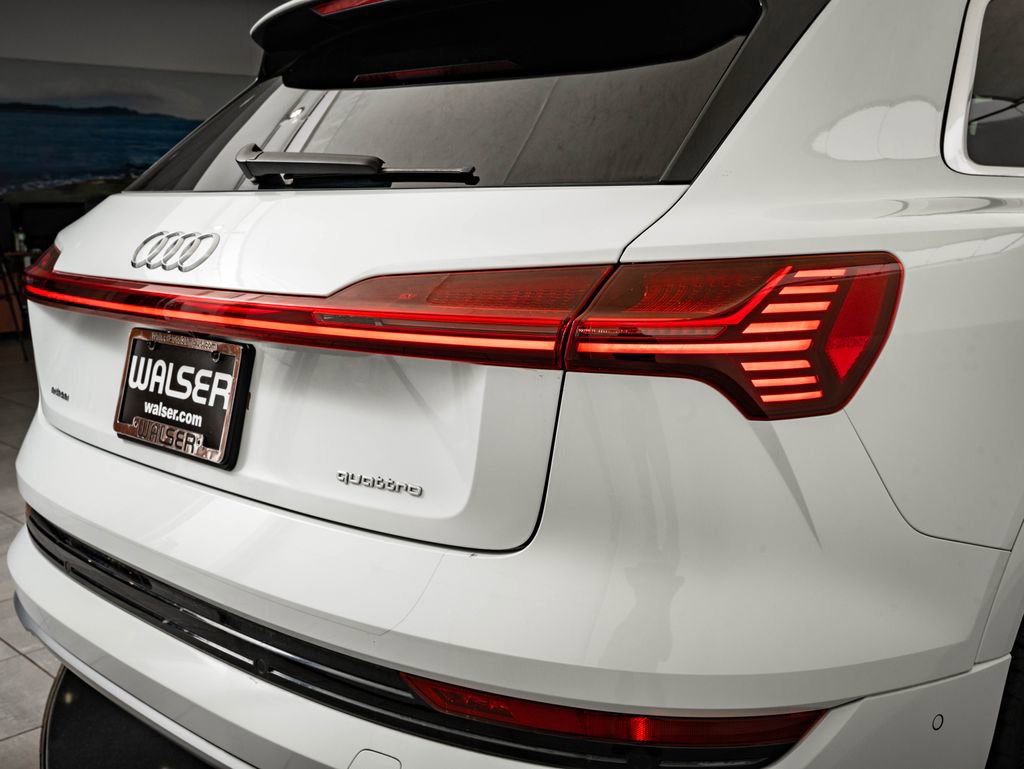 Used 2022 Audi e-tron Premium Plus w/ Premium Plus Package image 9