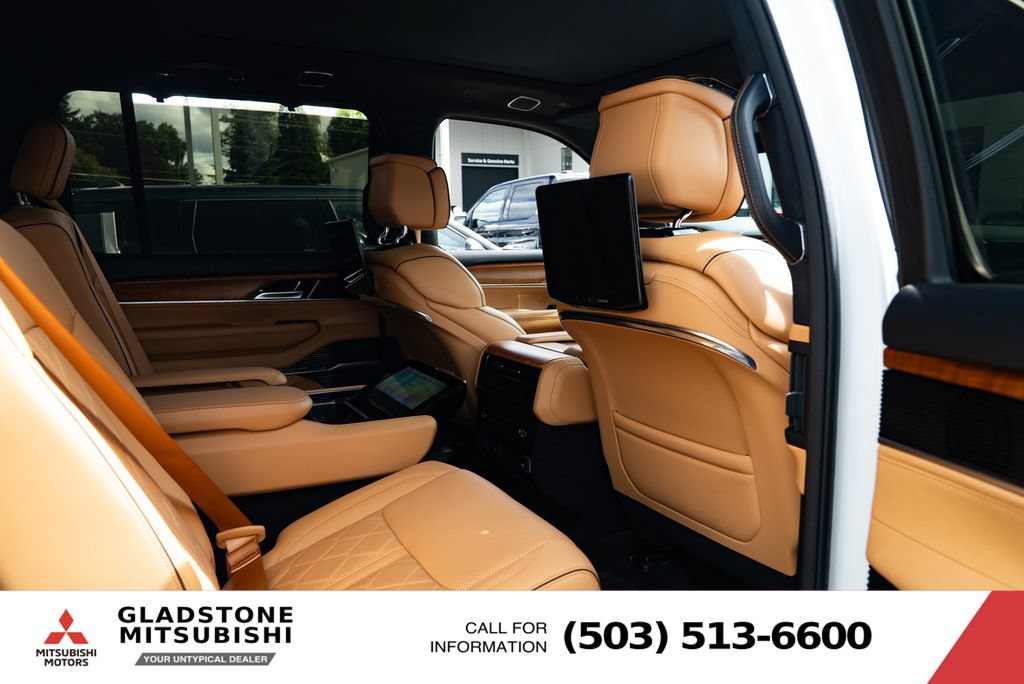 Used 2022 Jeep Grand Wagoneer Series III w/ Rear Seat Video Group 1 AWD/4WD image 28