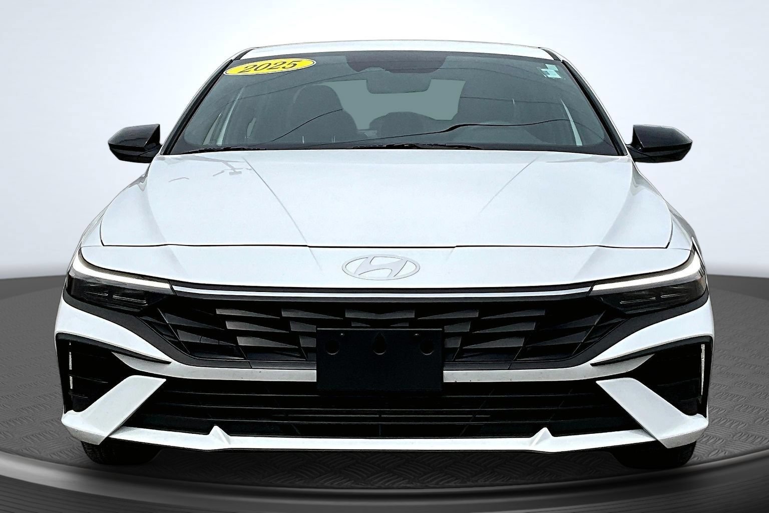 Used 2023 Hyundai Santa Fe SEL w/ Premium Package FWD image 2