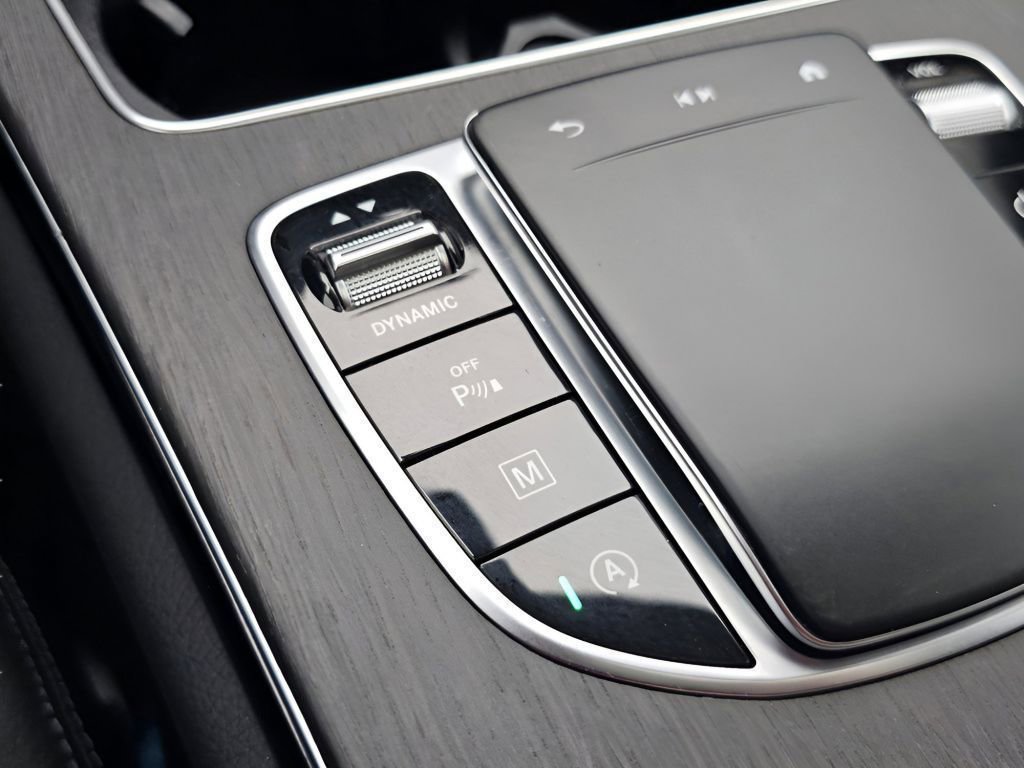 Used 2021 Mercedes-Benz GLC 300 image 11