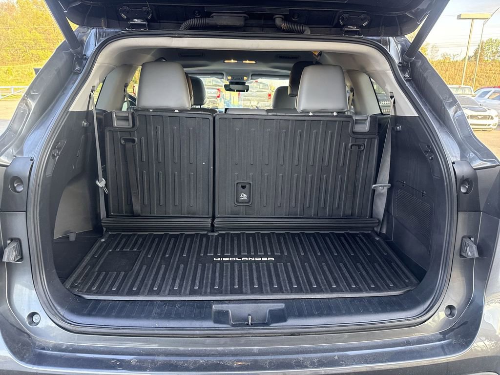 Used 2023 Toyota Highlander XLE AWD/4WD image 46